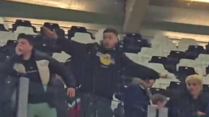 Vergogna allo Stadium: "tifoso" mima lo schianto aereo di Superga Vergogna allo Stadium: "tifoso" mima lo schianto aereo di Superga