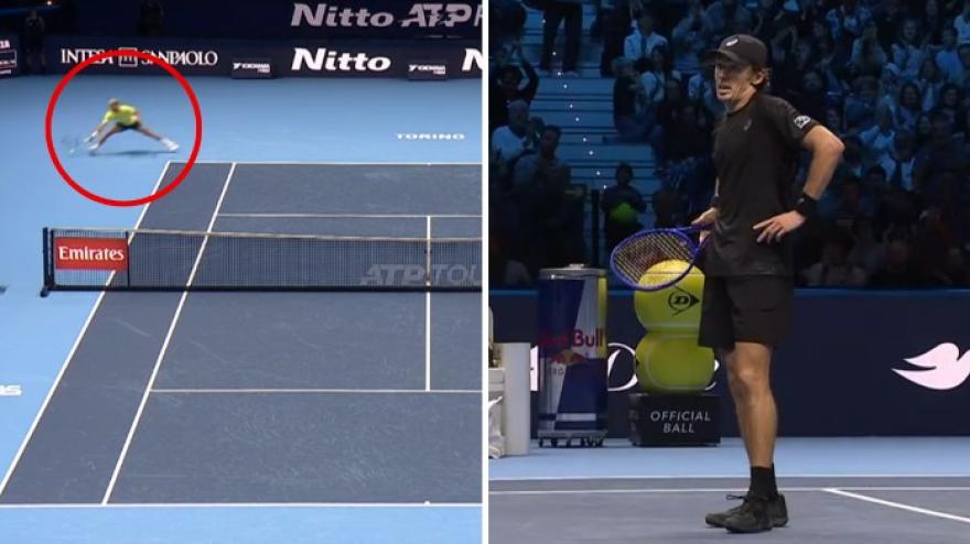 Alcaraz mostruoso, è ovunque: la reazione di De Minaur è impagabile Alcaraz mostruoso, è ovunque: la reazione di De Minaur è impagabile