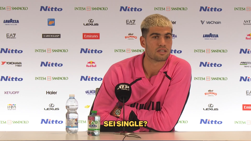 "Sei single?": la risposta di Alcaraz fa ridere tutta la sala