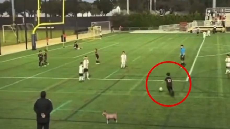 Ciro Messi segue le orme del papà: che punizione sotto al sette! Ciro Messi segue le orme del papà: che punizione sotto al sette!