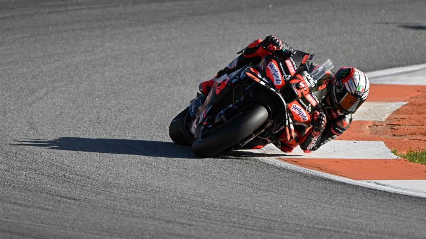 Bezzecchi vola! Pole con record della pista a Valencia: guarda il giro veloce Bezzecchi vola! Pole con record della pista a Valencia: guarda il giro veloce