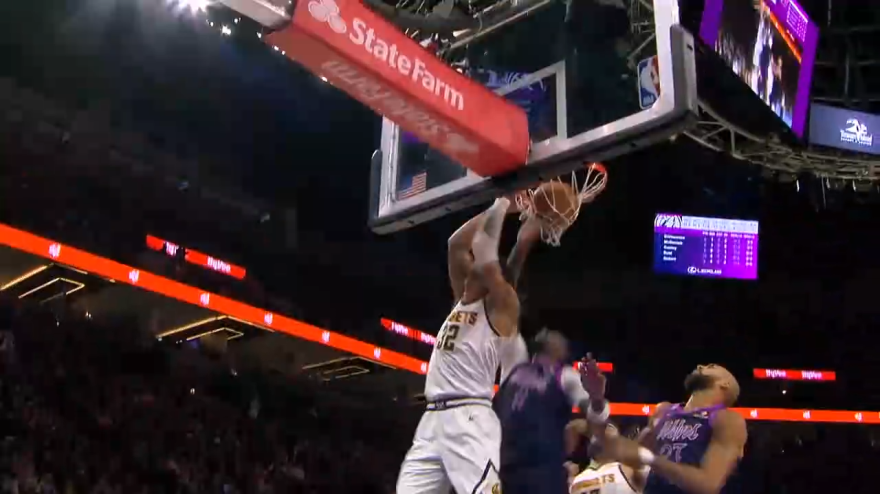 Cosa ha fatto Aaron Gordon? La schiacciata in reverse è senza senso! Cosa ha fatto Aaron Gordon? La schiacciata in reverse è senza senso!