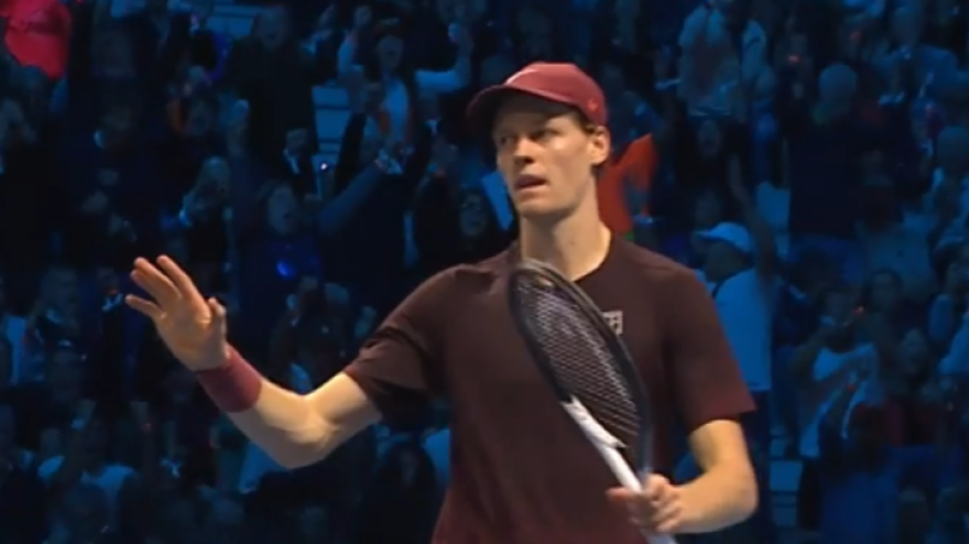 Sinner chiede scusa ad Alcaraz: Jannik fa punto dopo una risposta... fortunosa Sinner chiede scusa ad Alcaraz: Jannik fa punto dopo una risposta... fortunosa