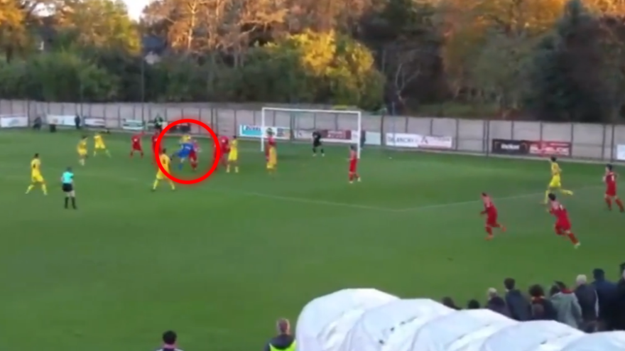 Il portiere fa gol in rovesciata al 90 Il portiere fa gol in rovesciata al 90