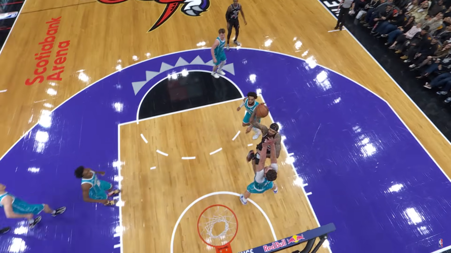 Ingram schiaccia in testa a Kalkbrenner: poster devastante