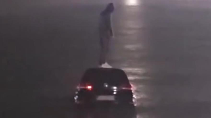 Perde il traghetto e finisce con l Perde il traghetto e finisce con l