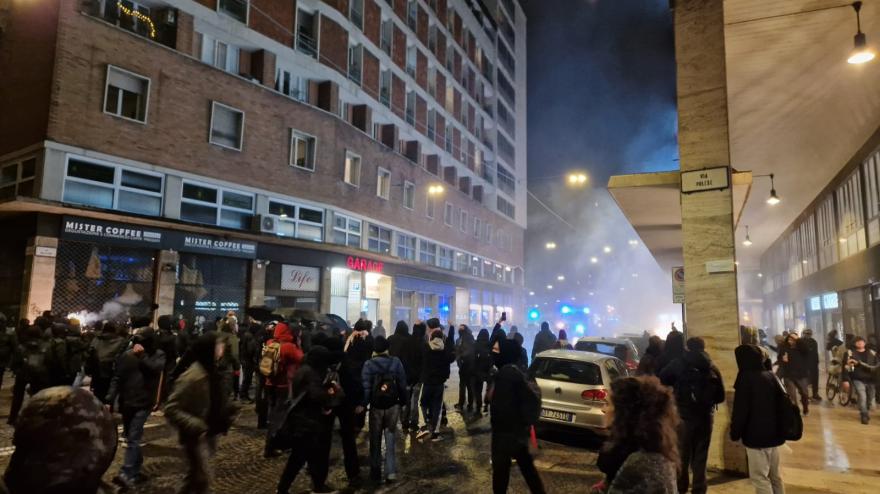 Virtus-Maccabi, scontri a Bologna tra propal e polizia: segui la DIRETTA