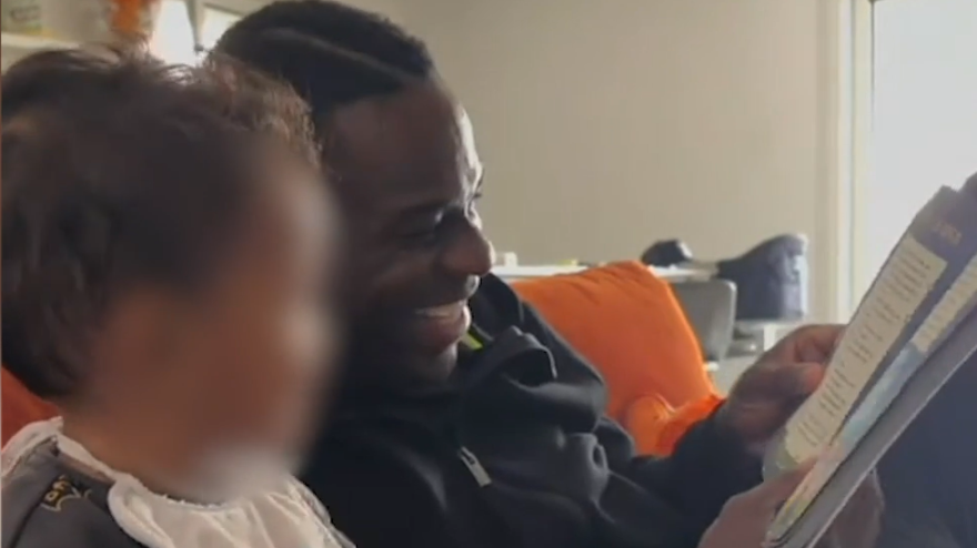 balotelli legge una favola al nipotino la scena 232 dolcissima