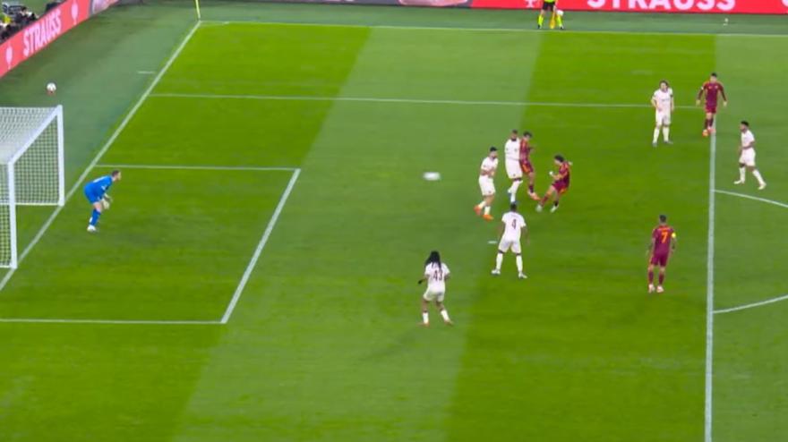 Traiettoria imparabile: il primo gol di El Aynaoui con la Roma è bellissimo