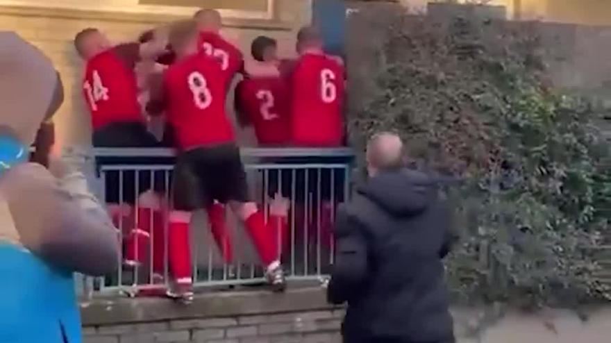 Follia in una partita dilettantistica: calci e pungi contro una squadra di Under 21 Follia in una partita dilettantistica: calci e pungi contro una squadra di Under 21