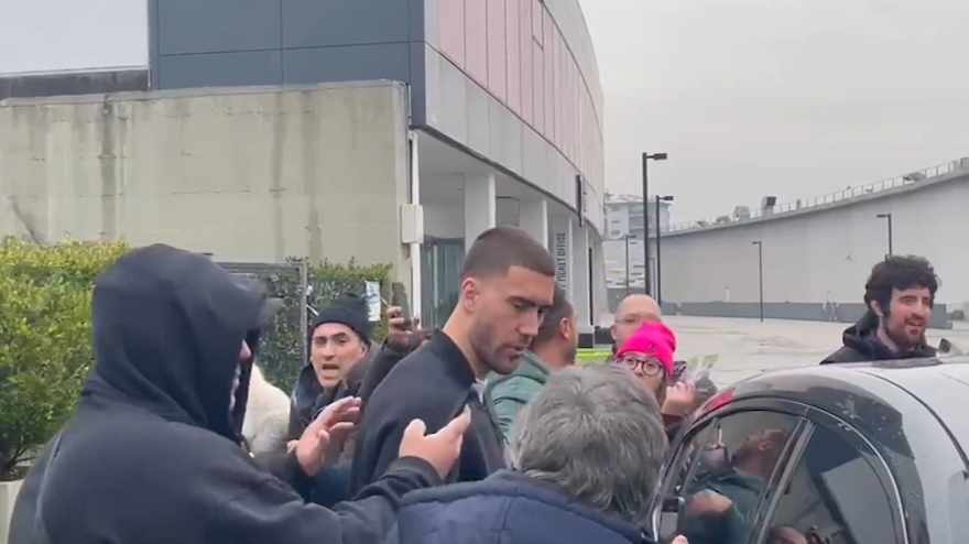 Vlahovic al JMedical: il serbo saluta i tifosi con foto e autografi Vlahovic al JMedical: il serbo saluta i tifosi con foto e autografi