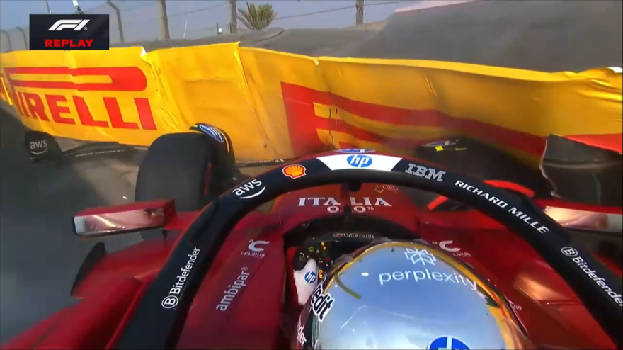 Hamilton, che botto! Perde il controllo della Ferrari e finisce a muro Hamilton, che botto! Perde il controllo della Ferrari e finisce a muro