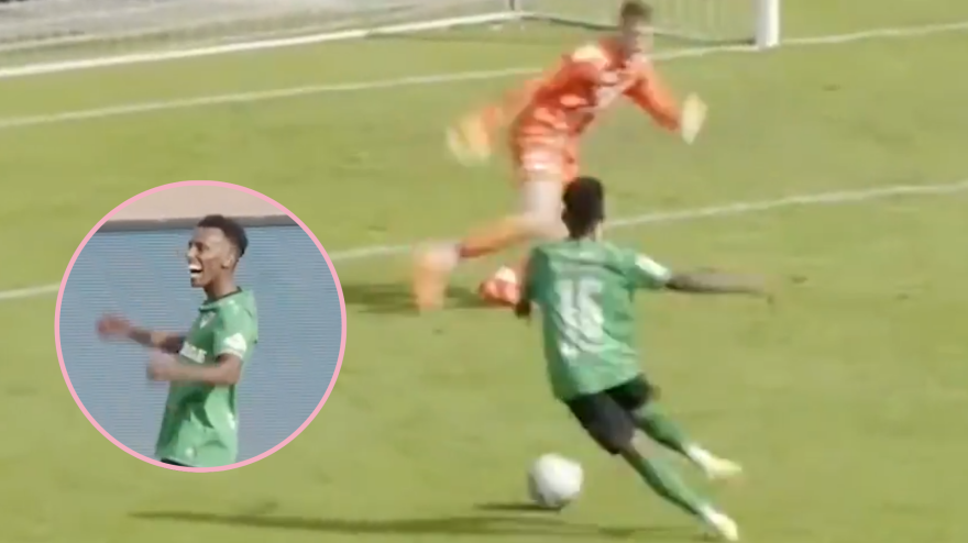 Gol asssurdo! Prima la cavalcata pazza, poi arriva davanti al portiere e... Gol asssurdo! Prima la cavalcata pazza, poi arriva davanti al portiere e...