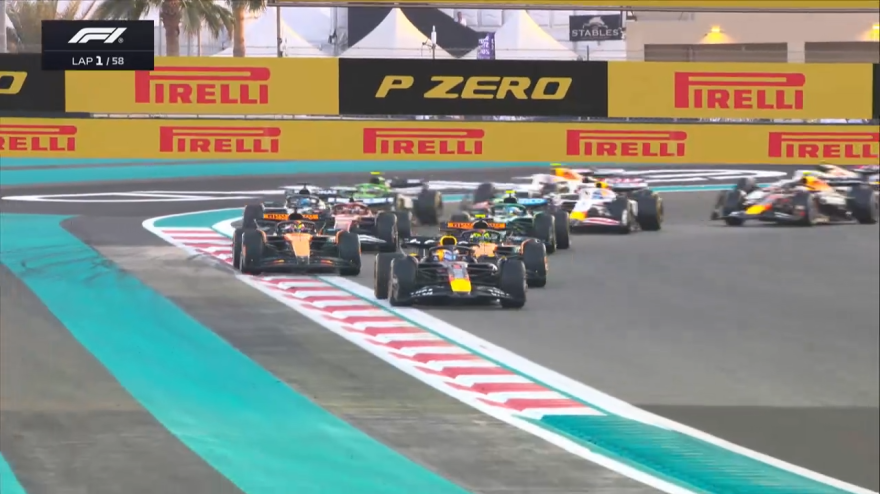 Verstappen, partenza da fenomeno! Sorprende Norris e Piastri e rimane in testa Verstappen, partenza da fenomeno! Sorprende Norris e Piastri e rimane in testa