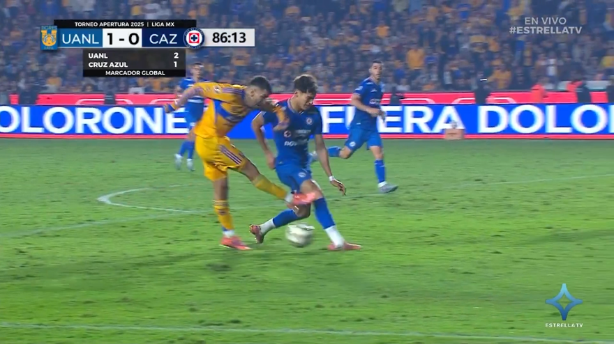 Infortunio horror: il tiro violento di Correa manda il difensore ko Infortunio horror: il tiro violento di Correa manda il difensore ko