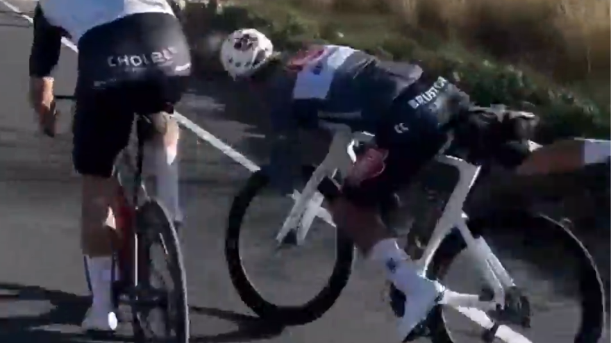 Van der Poel, brivido in allenamento: rischia la caduta ma... si salva da fuoriclasse