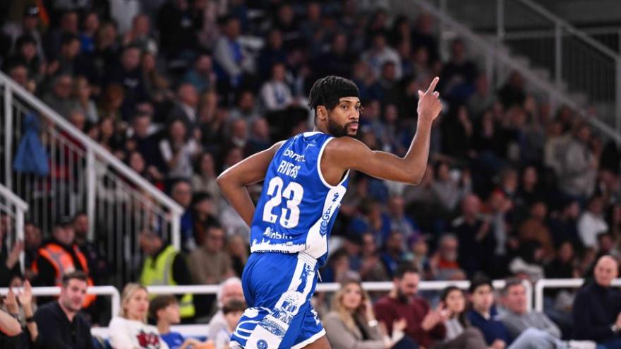 Brescia vince il big match contro Venezia e vola in testa: gli highlights