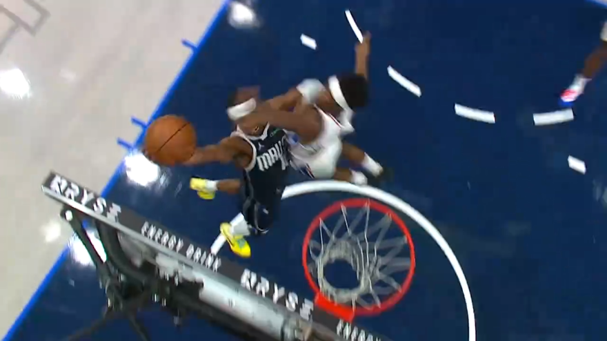 Doppia stoppata a tre metri d'altezza: la top 5 delle giocate NBA è uno spettacolo