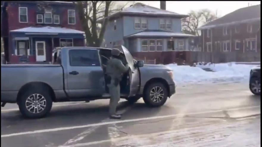 Usa, agente spara a una donna: il video dell'uccisione