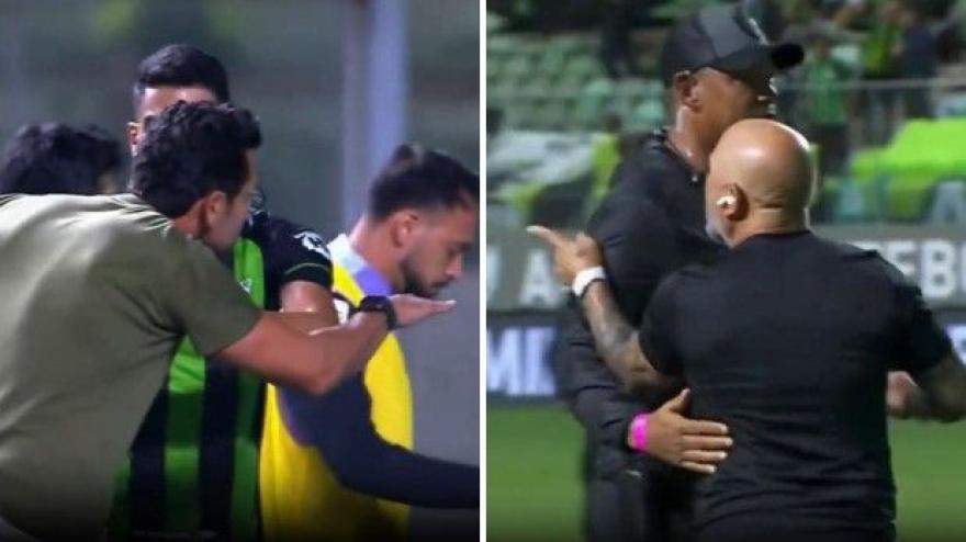 Sampaoli furioso: l'allenatore avversario lo sfotte per l'altezza, lui impazzisce