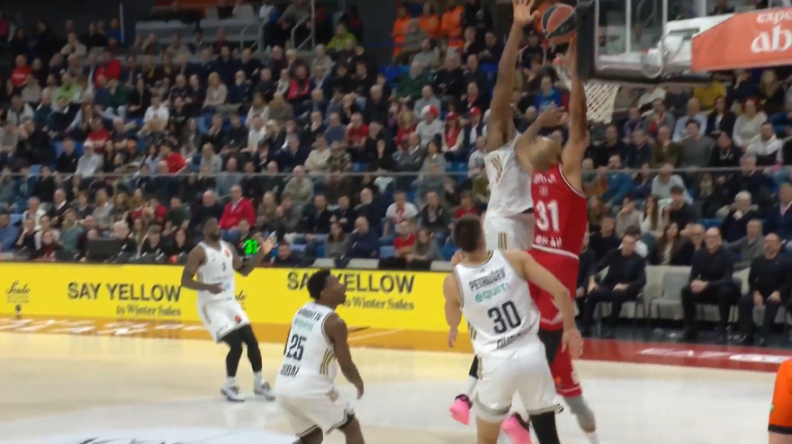 Stoppata incredibile, Shields non passa! L'Olimpia si inchina contro Dubai