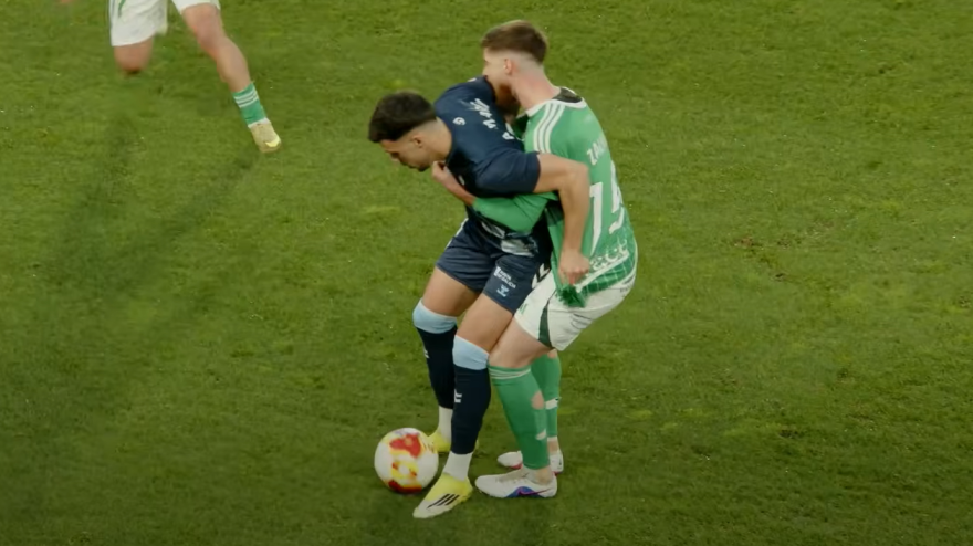 follia in spagna morso all8217avversario e rosso diretto da Gazzetta.it follia in spagna morso all8217avversario e rosso diretto