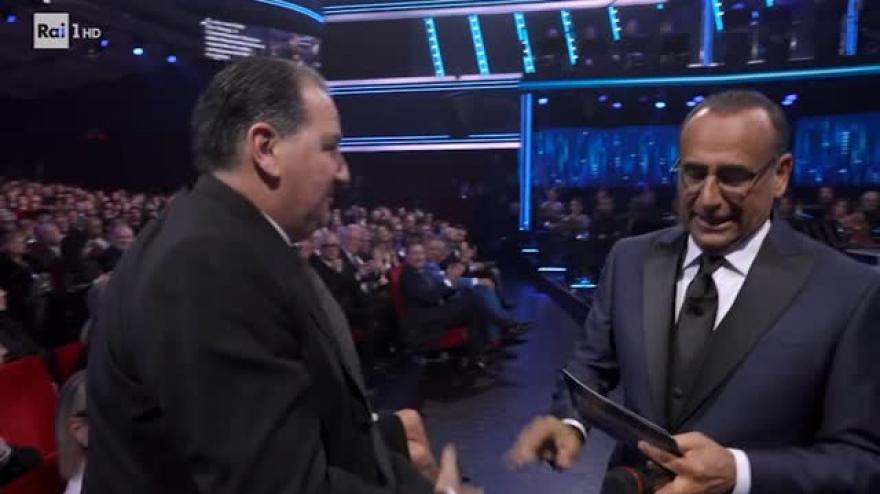 Sanremo, De Giorgi: la battuta sui Mondiali fa ridere tutto l’Ariston Sanremo, De Giorgi: la battuta sui Mondiali fa ridere tutto l’Ariston