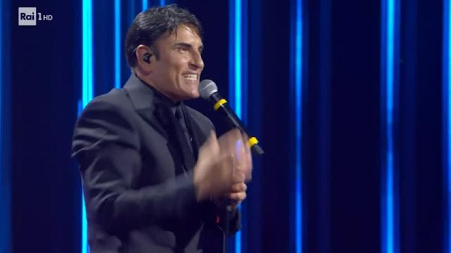Sanremo, Sal Da Vinci in lacrime: la standing ovation dell’Ariston