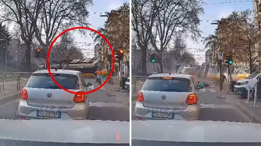 Tram deragliato a Milano: il video dello schianto ripreso in diretta
