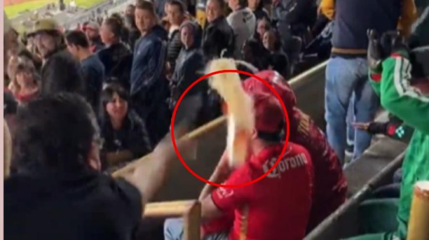 VIDEO Messico, l'accoglienza per il tifoso ospite è... a colpi di birre