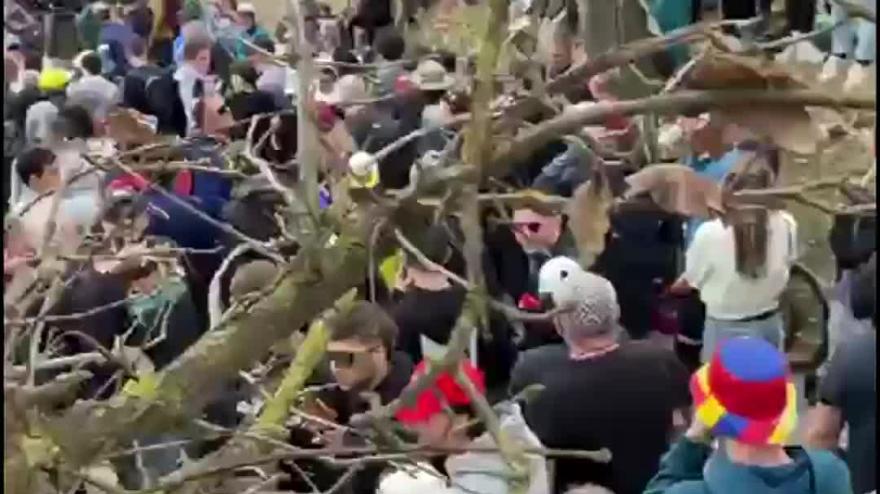 Strade Bianche, la folla sulle Tolfe è impressionante