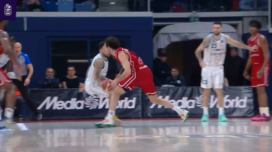 Highlights Milano-Cantù 88-86: l'Olimpia fatica, brillano Ricci e Shields