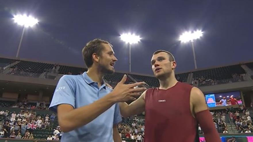 Draper-Medvedev, tensione in campo: "Non ti ho disturbato". Ecco cosa è successo