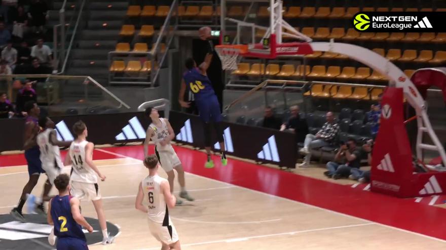 Dabone, un alieno a Bologna: 14 anni e 2.10 metri di altezza!