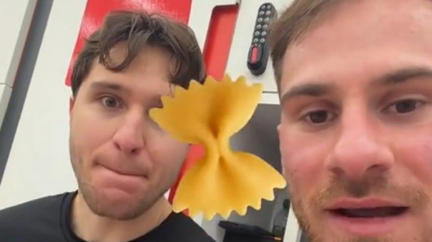 "Sono Farfalle quelle!": Chiesa impazzisce su TikTok insieme a Mac Allister