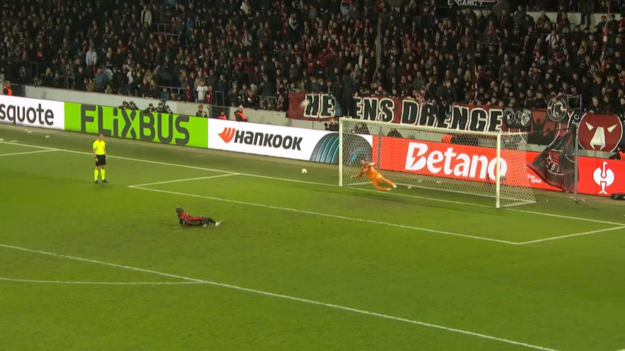 Midtjylland-Nottingham Forest: highlights. Questo calcio di rigore è ridicolo