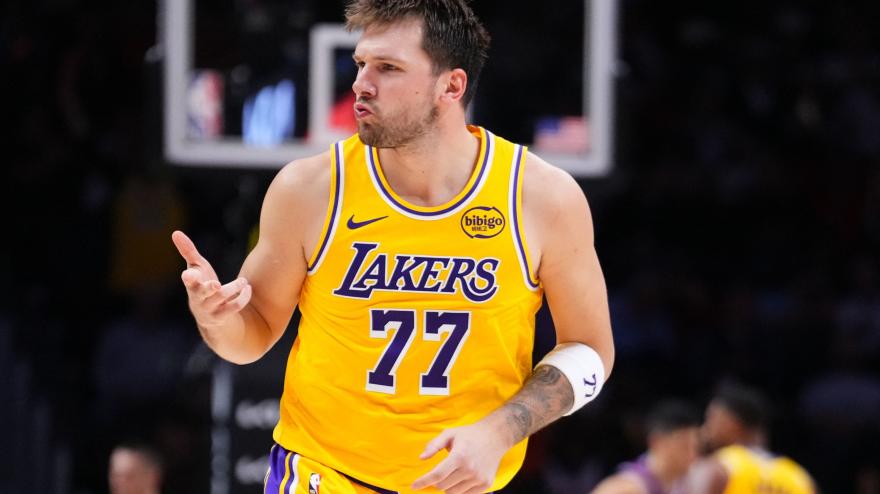 Doncic, 100 punti in 24 ore: in Miami Lakers segna in tutti i modi Doncic, 100 punti in 24 ore: in Miami Lakers segna in tutti i modi