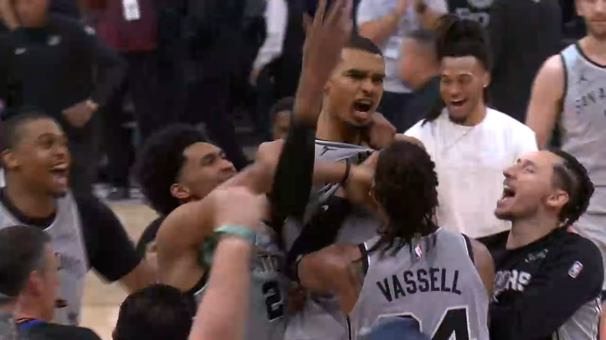 Wembanyama da impazzire: canestro a 1" dalla fine e San Antonio Spurs ai playoff