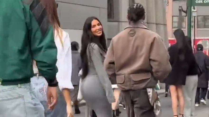 Hamilton e Kim Kardashian insieme a Tokyo: lei sorride così