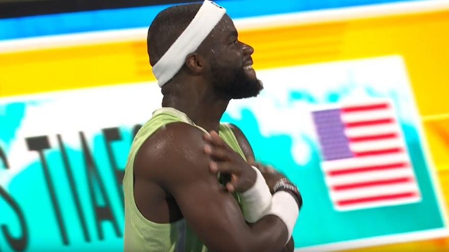 Tiafoe si regala Sinner e imita l