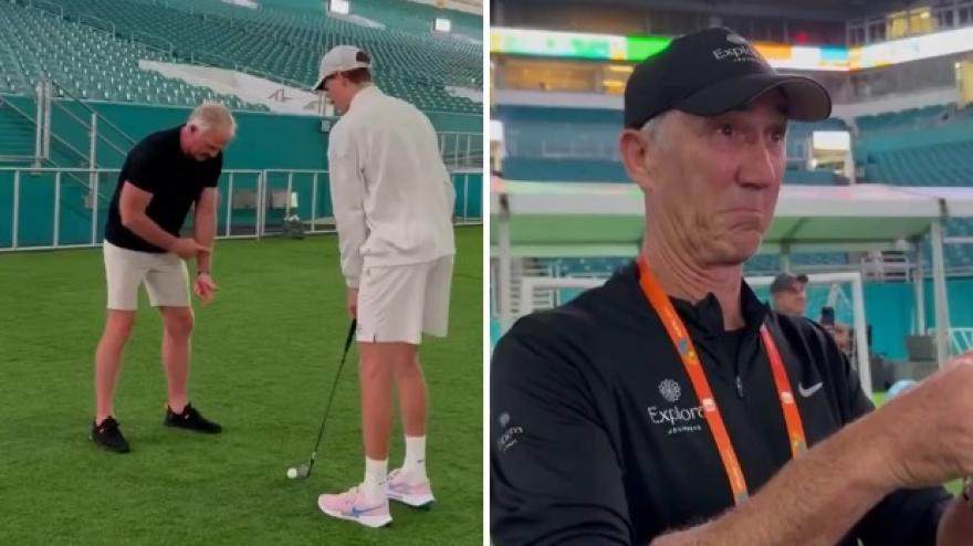 Sinner a lezione di golf con Greg Norman. La reazione di Cahill è da ridere