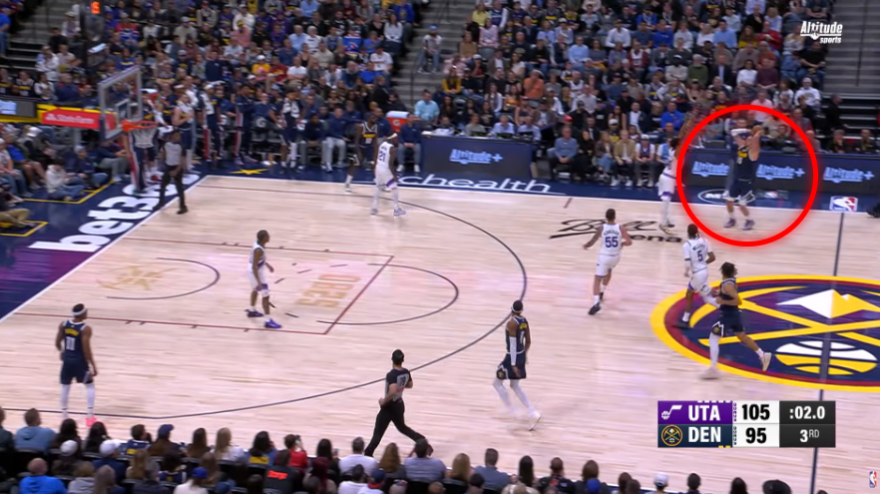 Jokic, così esageri! Tripla da centrocampo sulla sirena