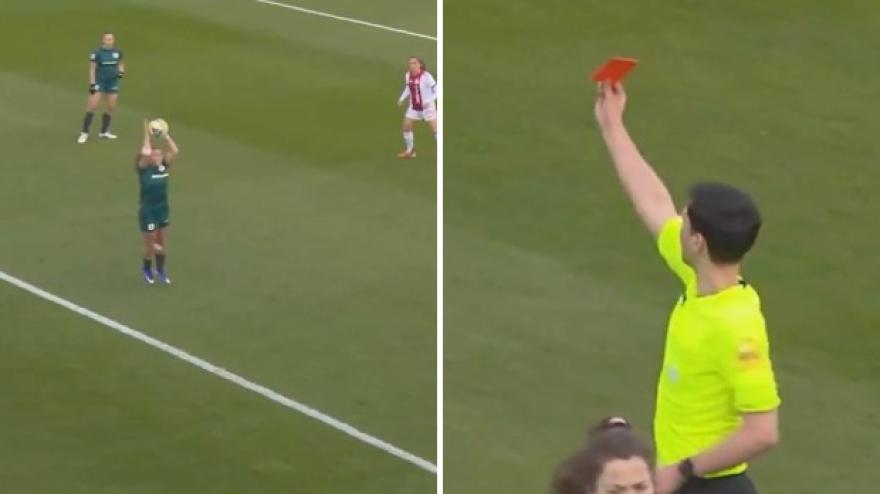 Calcio femminile, prende la palla con le mani: espulsa giocatrice olandese in Ajax-Pec Zwolle
