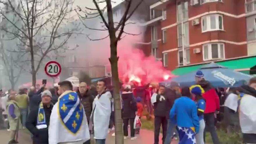 Bosnia-Italia, l'attesa è alle stelle: guarda i tifosi bosniaci fuori dallo stadio