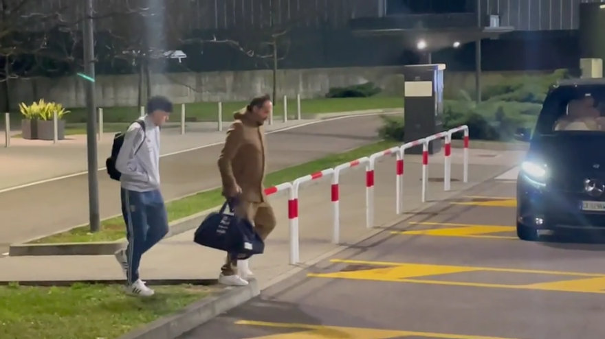 Teste basse e silenzio assordante: la Nazionale rientra in Italia. E Bastoni è l'ultimo a farsi vedere