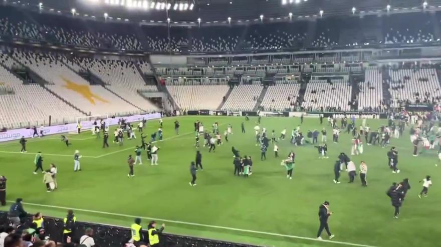 Juventus Stadium, maxi invasione di campo al termine di Algeria-Uruguay