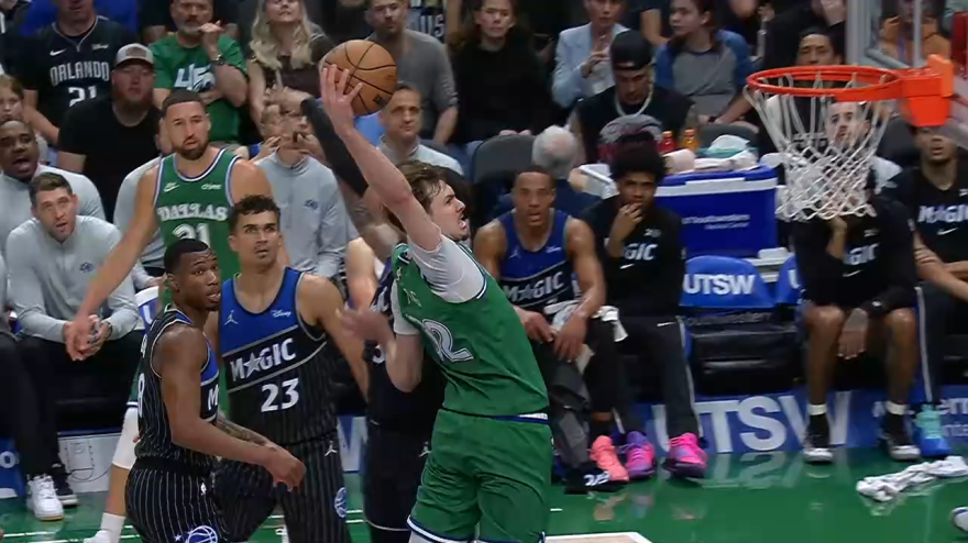 Nba top 5, lo show di Cooper Flagg: schiacciata da urlo e 51 punti segnati