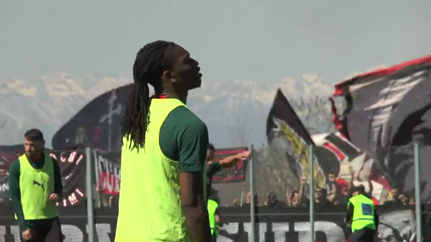 Allegri si prepara al Napoli davanti a 4.000 tifosi: il video dell'allenamento