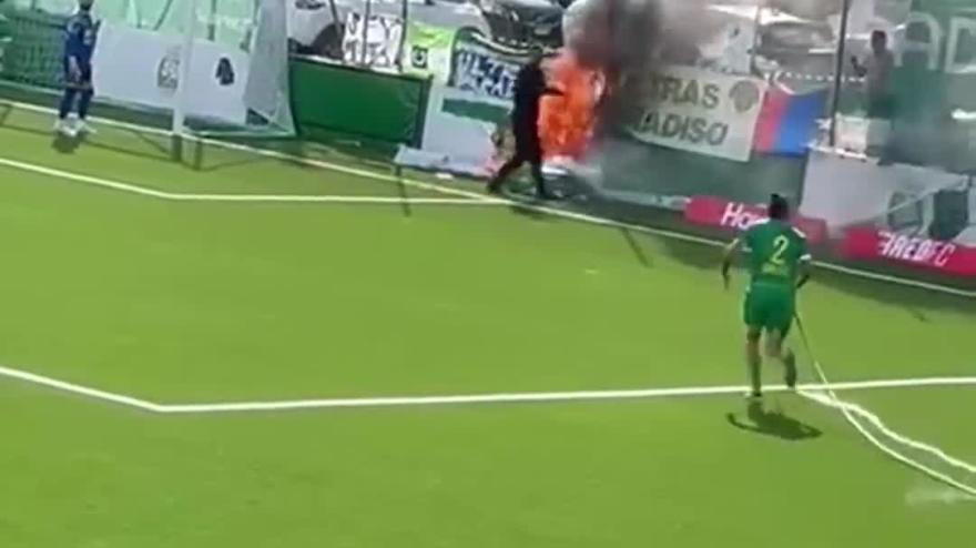 Inter, ti ricordi Schelotto? In campo scoppia un incendio, lui interviene per spegnerlo