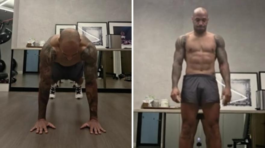 Henry, fisico impressionante a 48 anni